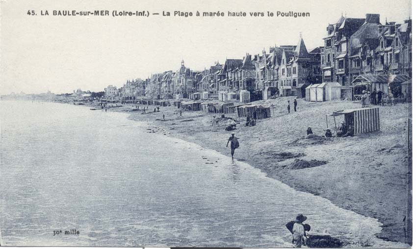 (44 - Loire Atlantique) La Baule - La plage à marée haute vers Le pouliguen