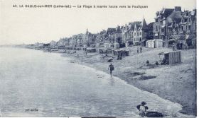 (44 - Loire Atlantique) La Baule - La plage à marée haute vers Le pouliguen