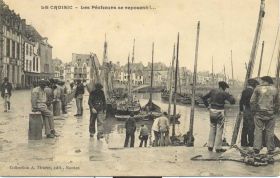 (44 - Loire Atlantique) Le Croisic - Les pêcheurs se reposent !...