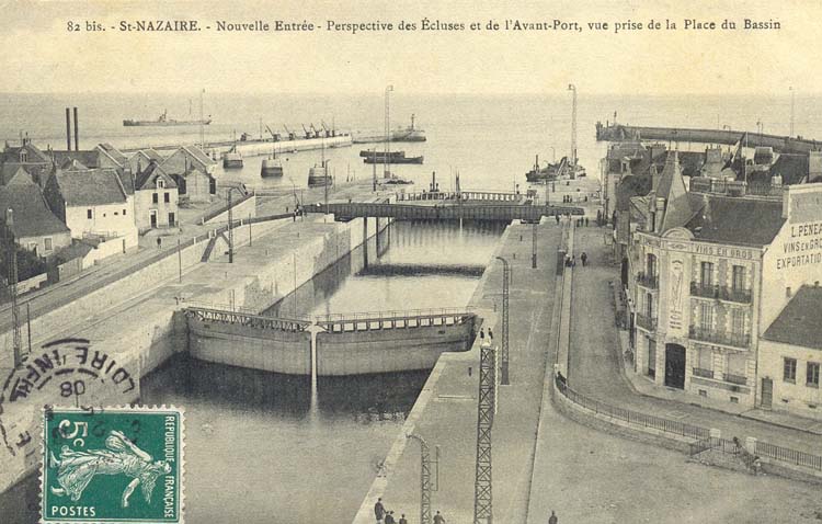 (44 - Loire Atlantique) Saint Nazaire - Nouvelle entrée - Perspective des écluses et de l'avant-port, vue prise de la place du Bassin