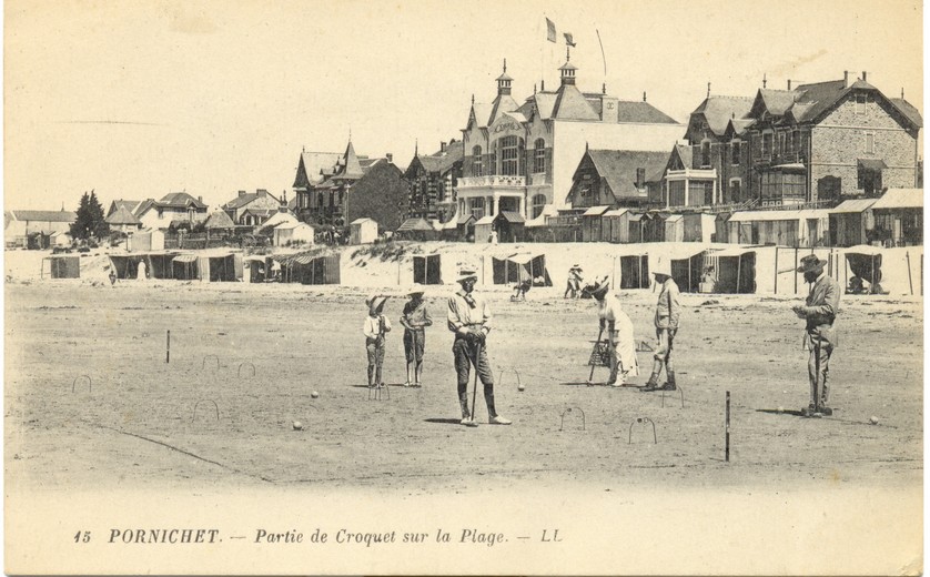 (44 - Loire Atlantique) Pornichet - Partie de croquet sur la plage